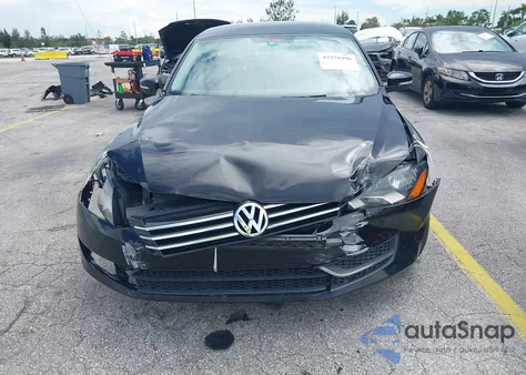 2013 Volkswagen Passat 2.5L S z USA, uszkodzony, nr VIN 1VWAH7A37DC132723